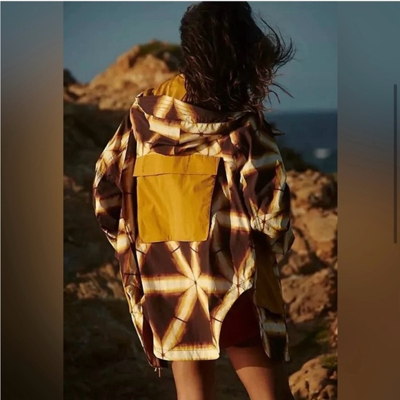 NWT FP Movement Singin' In The Rain Packable Jacket in Golden Shibori Small $198 - Picture 4 of 10